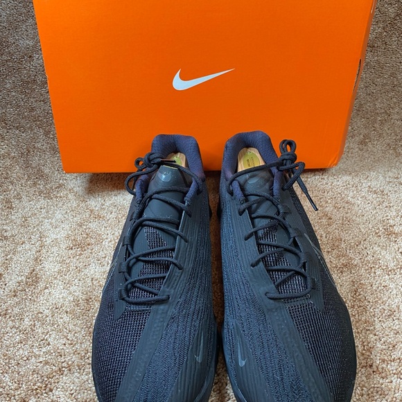 Nike Men's Black Athletic Shoes - Picture 2 of 6